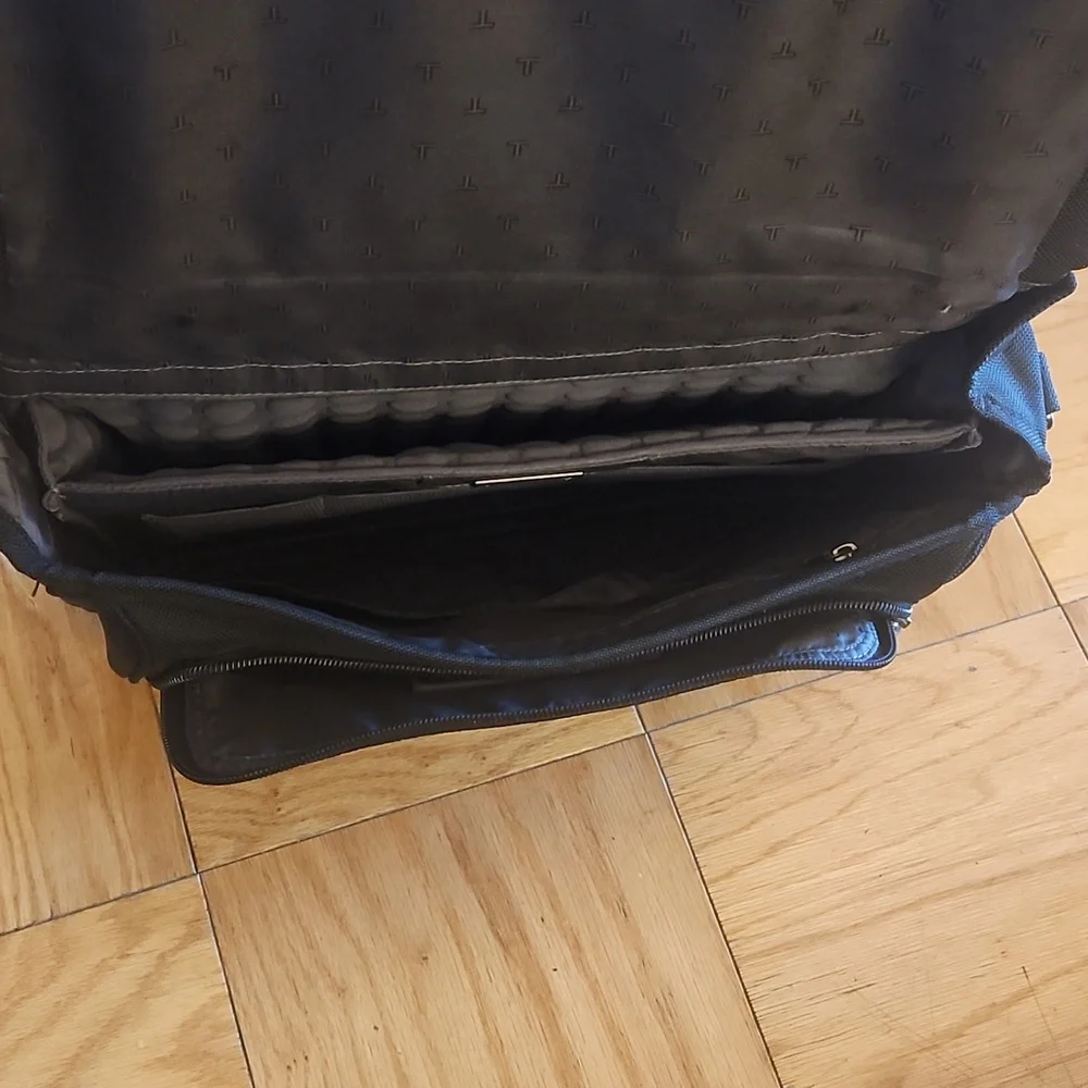 Tumi Expandable Briefcase Messenger Travel Pilot Laptop Bag Nylon Black!